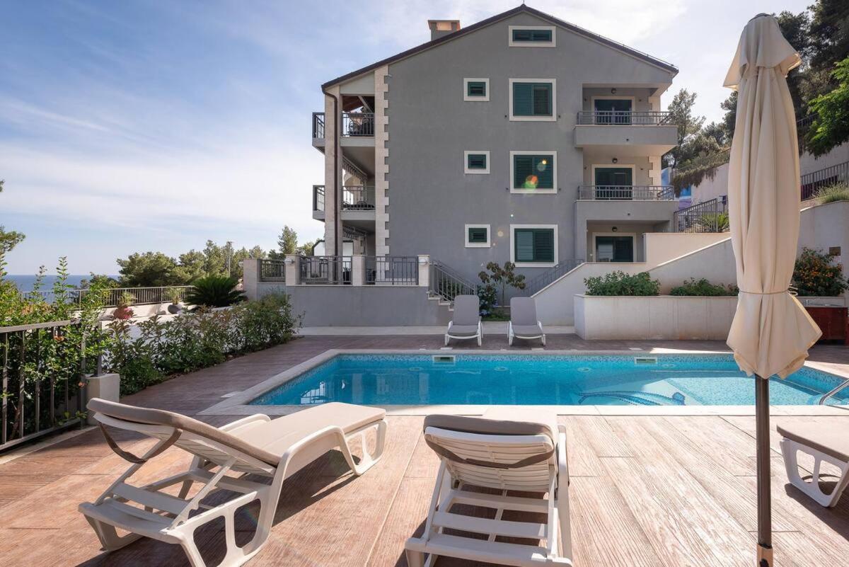 Luxurious Apartments Maslina With Beach Милна Экстерьер фото